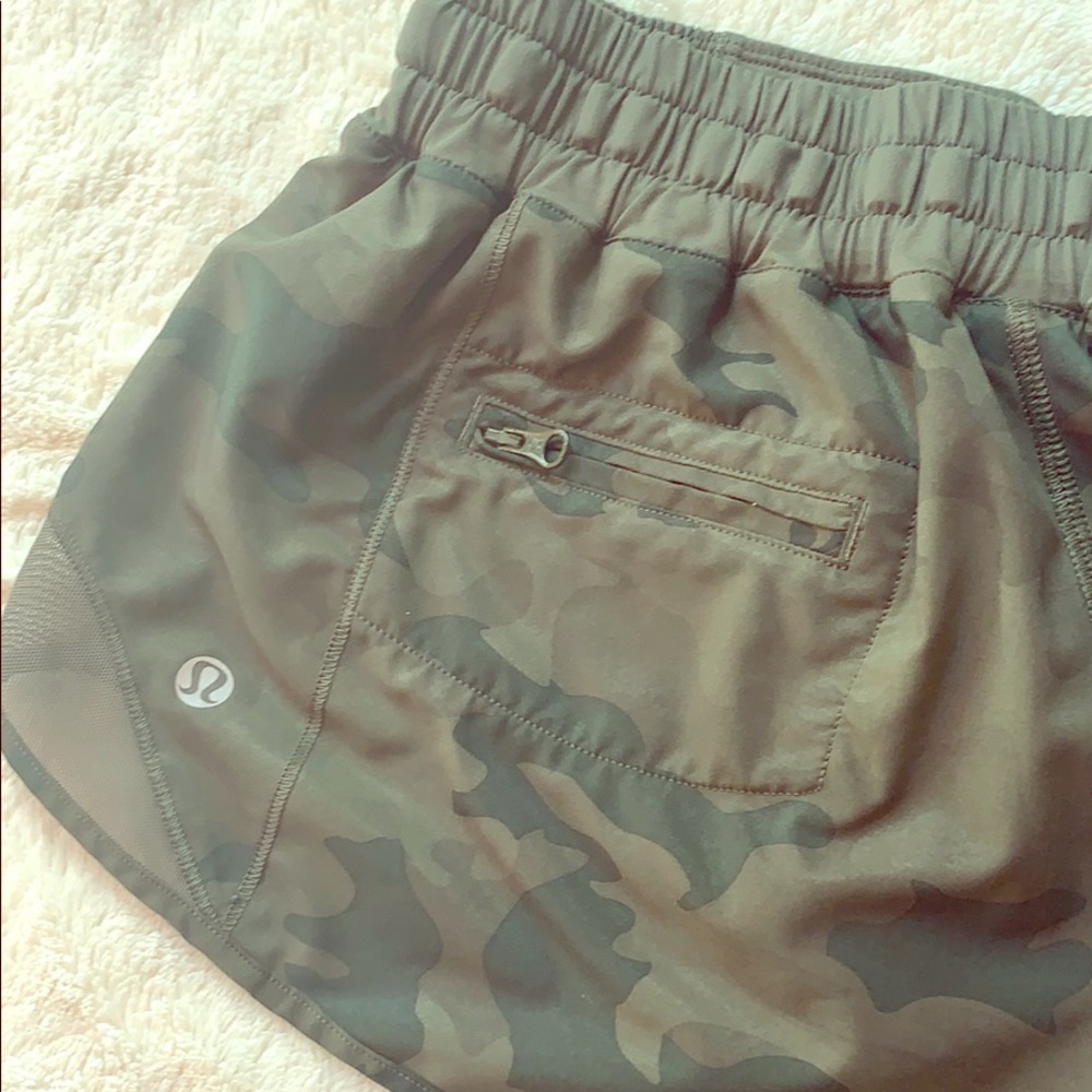 👟👟👟 Lululemon Camo Running Shorts